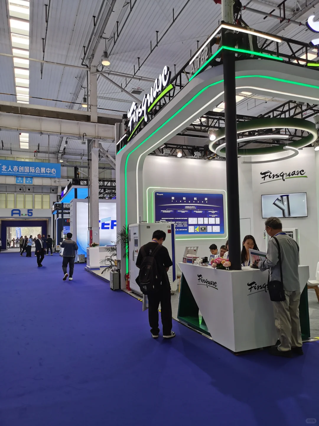 展会上拿完名片扭头就走的，到底是何方神圣