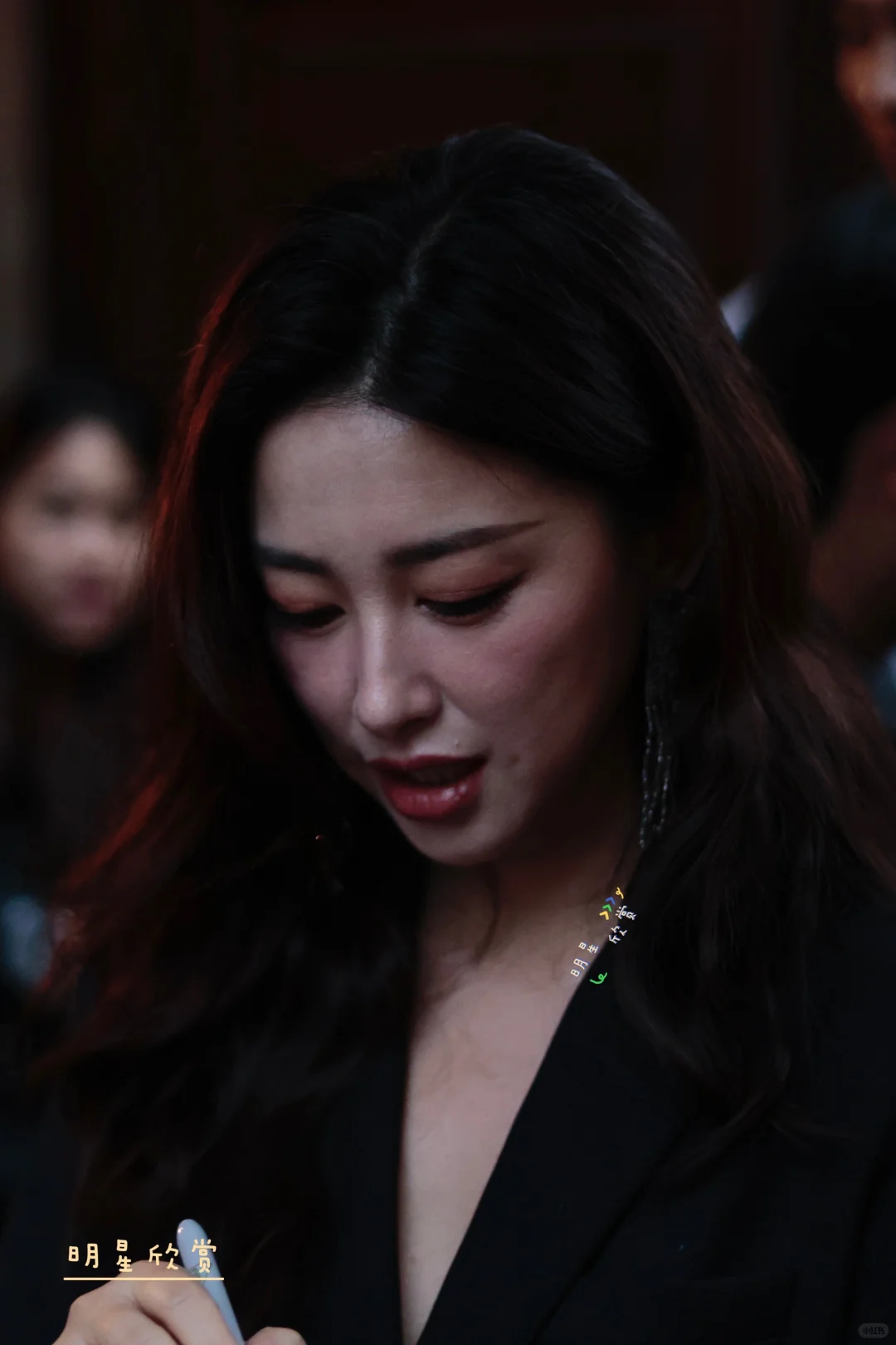 朱珠米兰拍了拍，亲和力满满