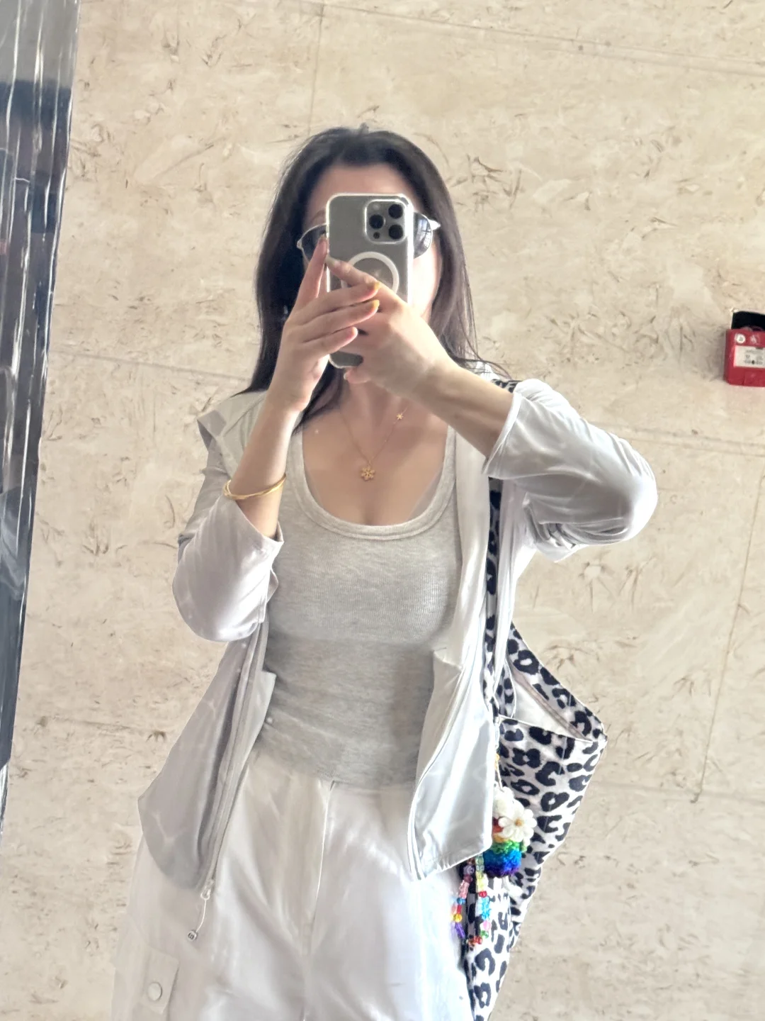 52岁 今日穿 化了淡妆容