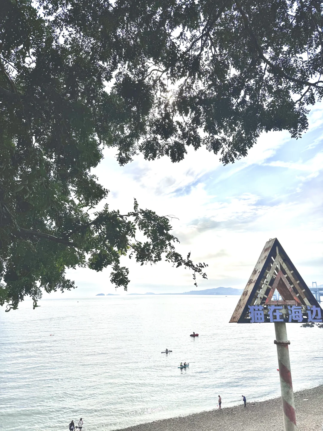 穿不腻的优衣库白月光+蓝衬衫?海边包出片