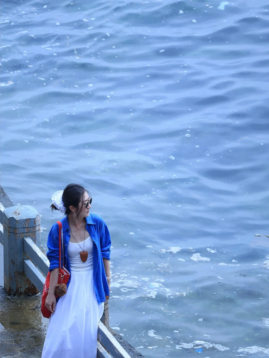 穿不腻的优衣库白月光+蓝衬衫?海边包出片