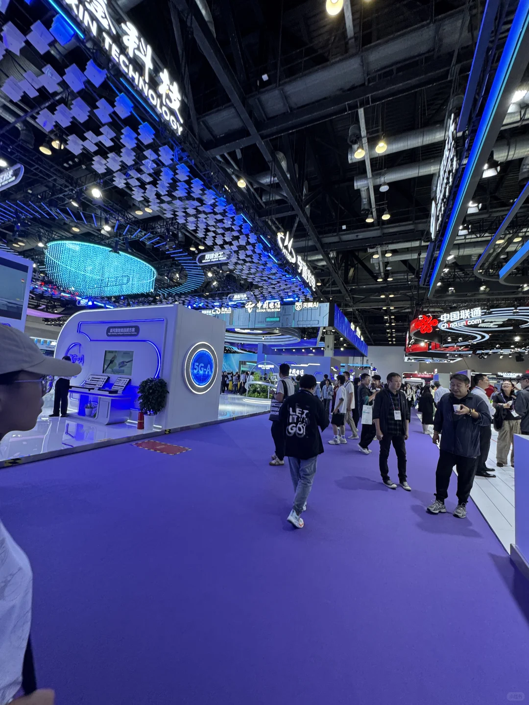 北邮07｜上课暂停 今天逛通信展