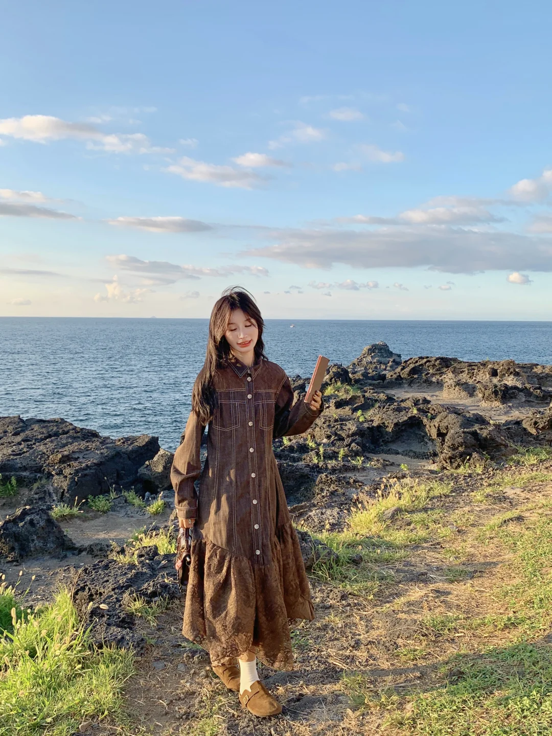 海边复古风｜棕色蕾丝裙的秋日氛围感穿搭