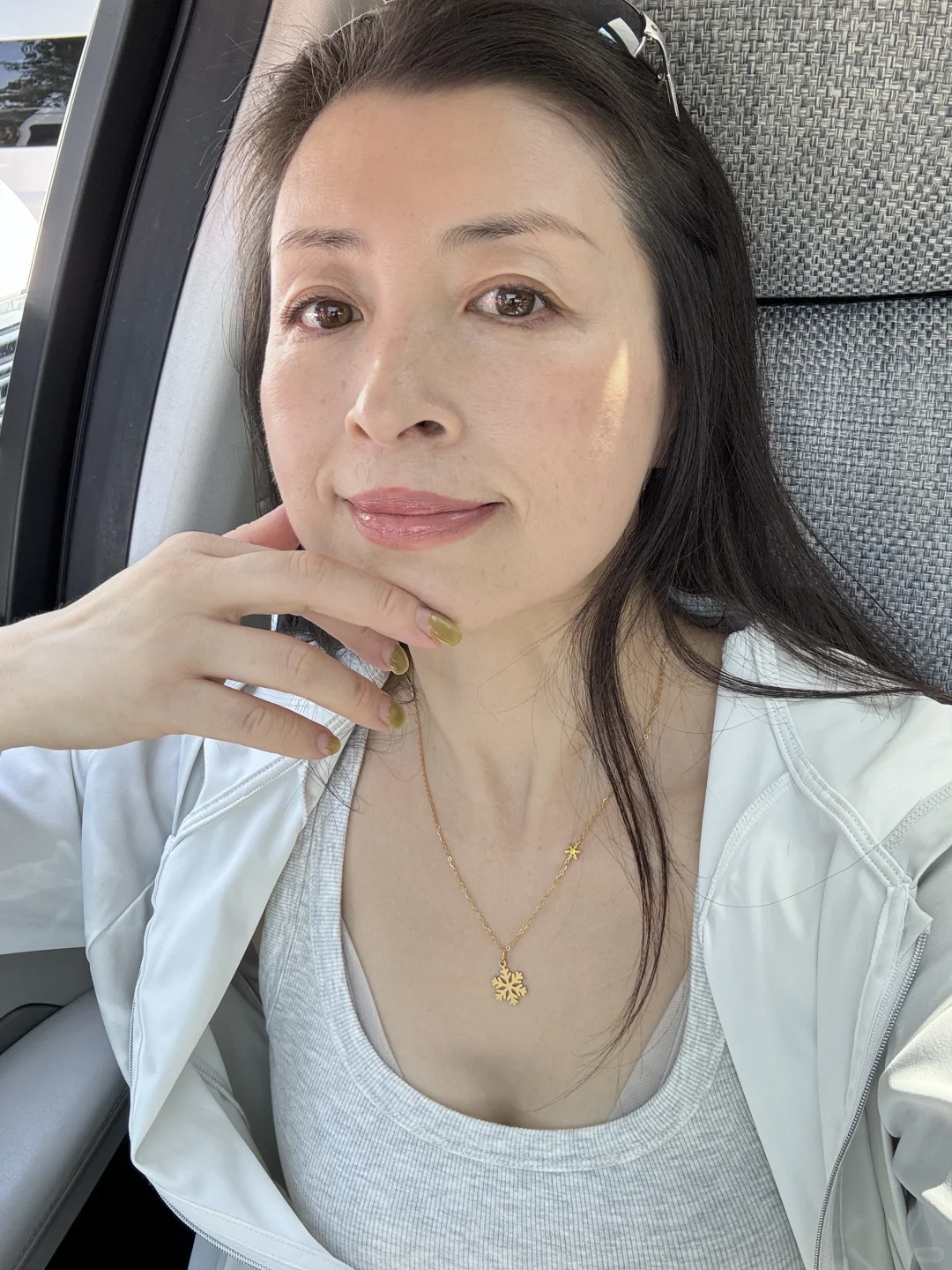 52岁 今日穿 化了淡妆容