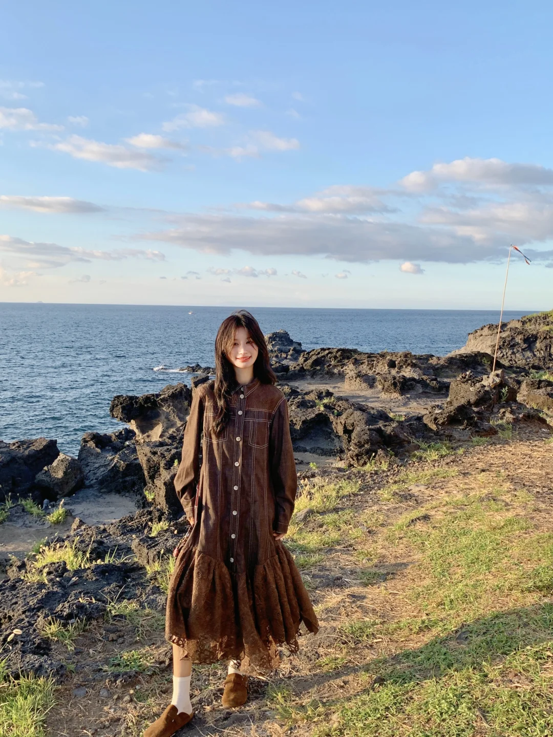 海边复古风｜棕色蕾丝裙的秋日氛围感穿搭