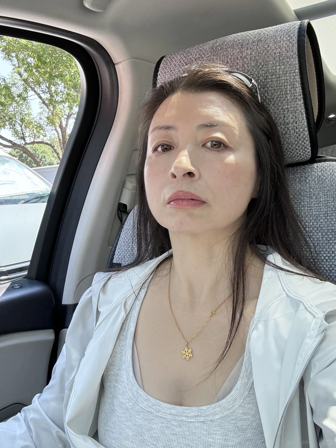 52岁 今日穿 化了淡妆容