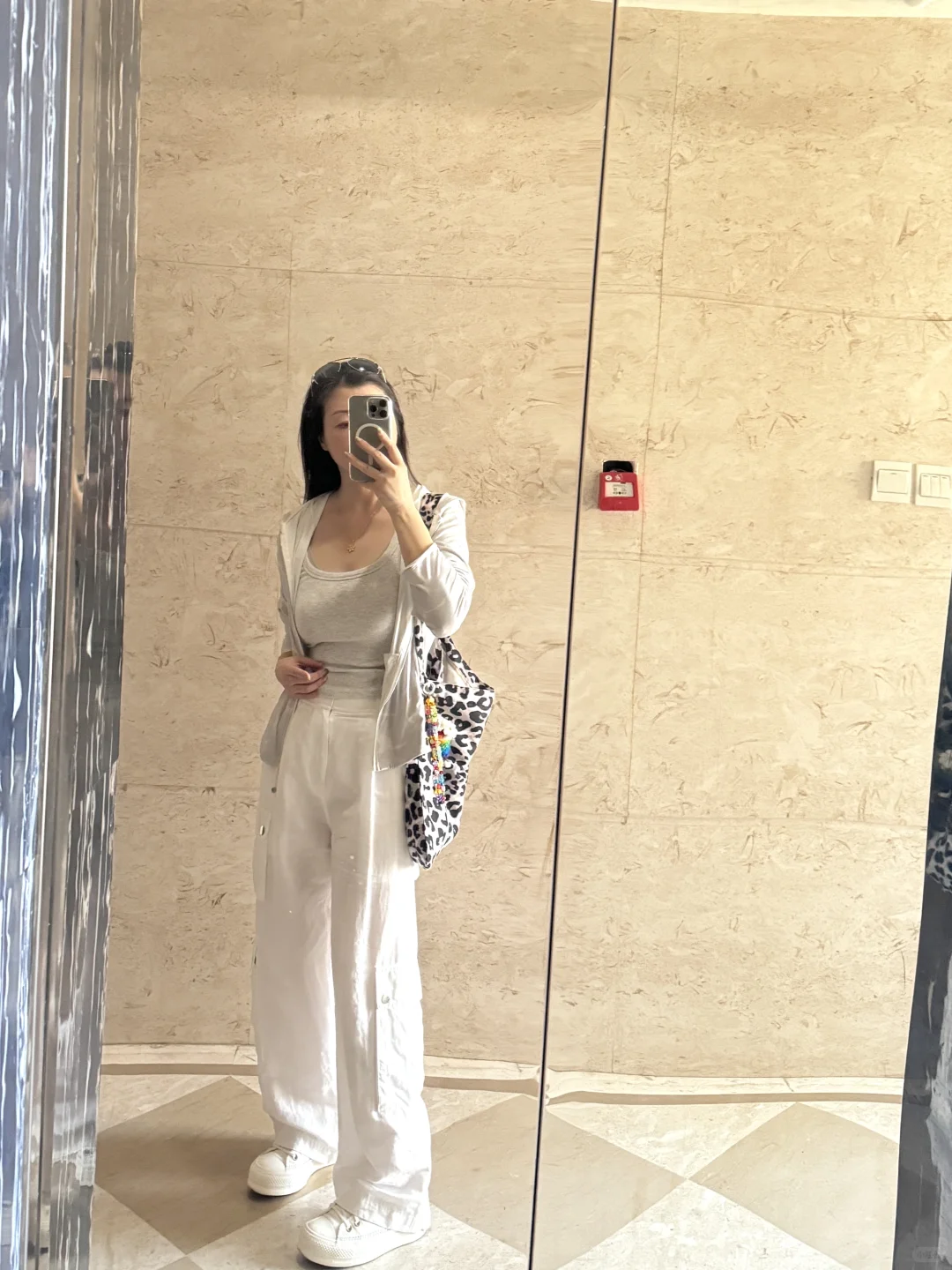 52岁 今日穿 化了淡妆容