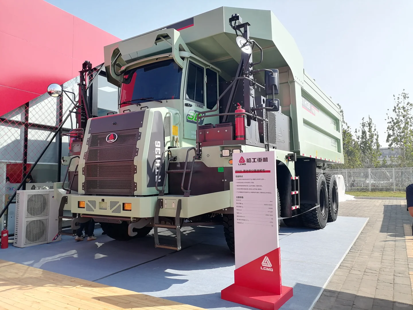 去工程机械展看矿卡