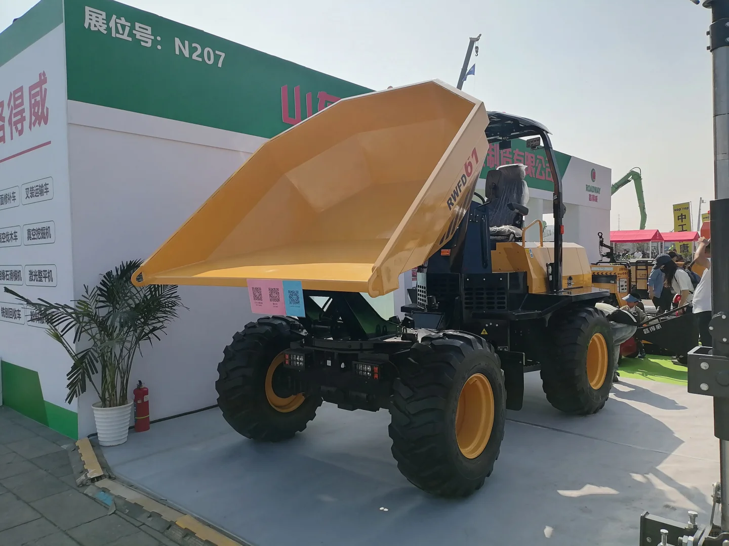 去工程机械展看矿卡