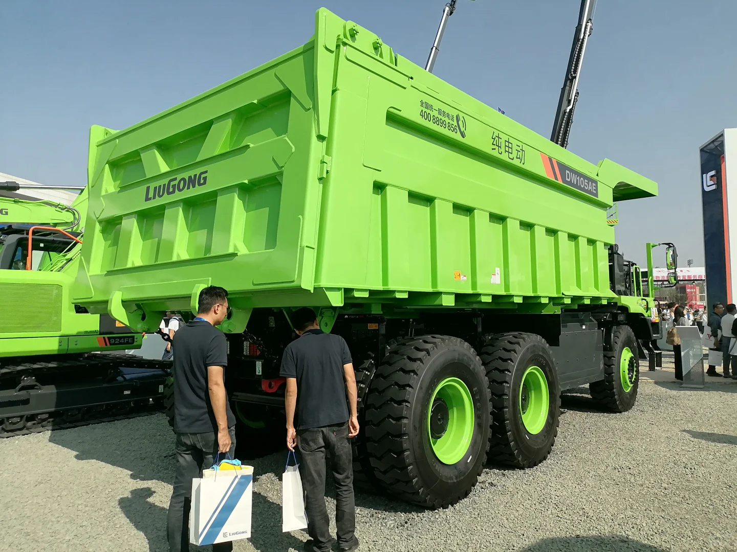 去工程机械展看矿卡