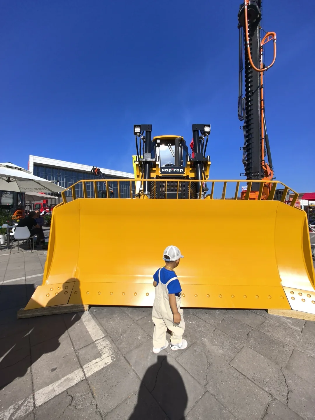 挖机吊车随便试！机械展解锁硬核亲子时光