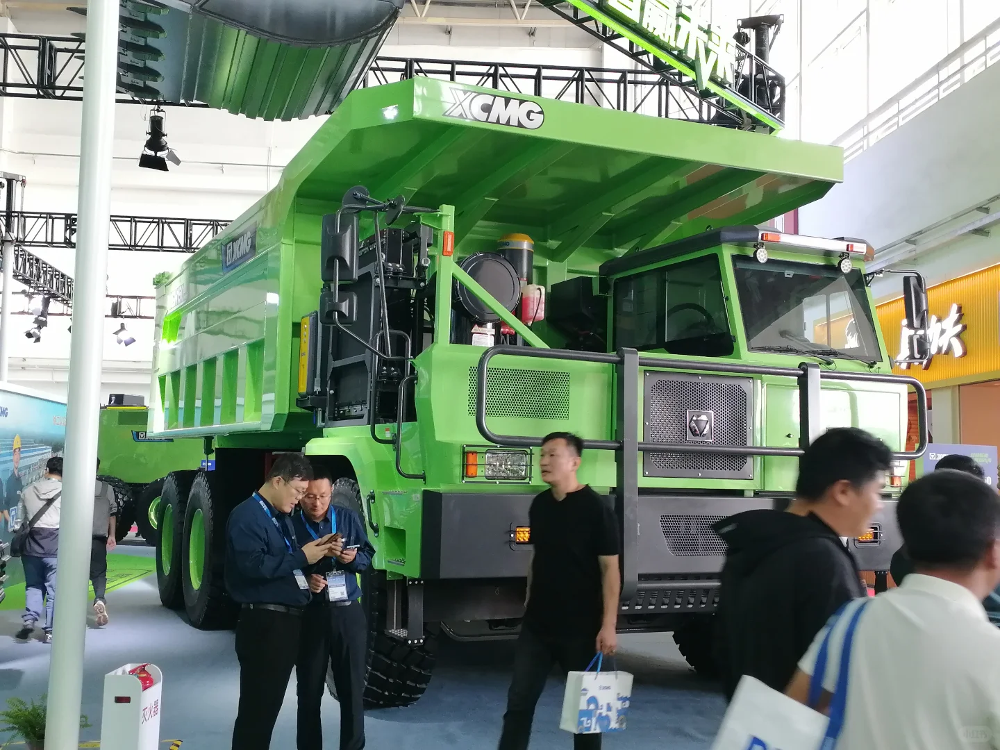 去工程机械展看矿卡