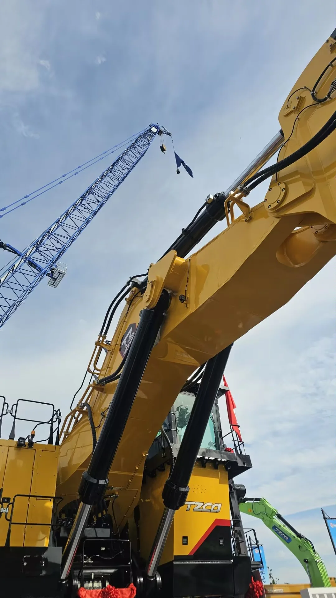 有空吗？来看大挖机