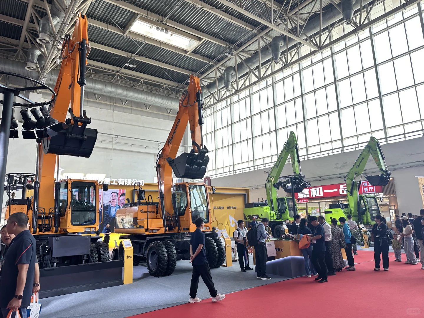 去机械展，其实很方便❗️爱挖机的孩子们冲