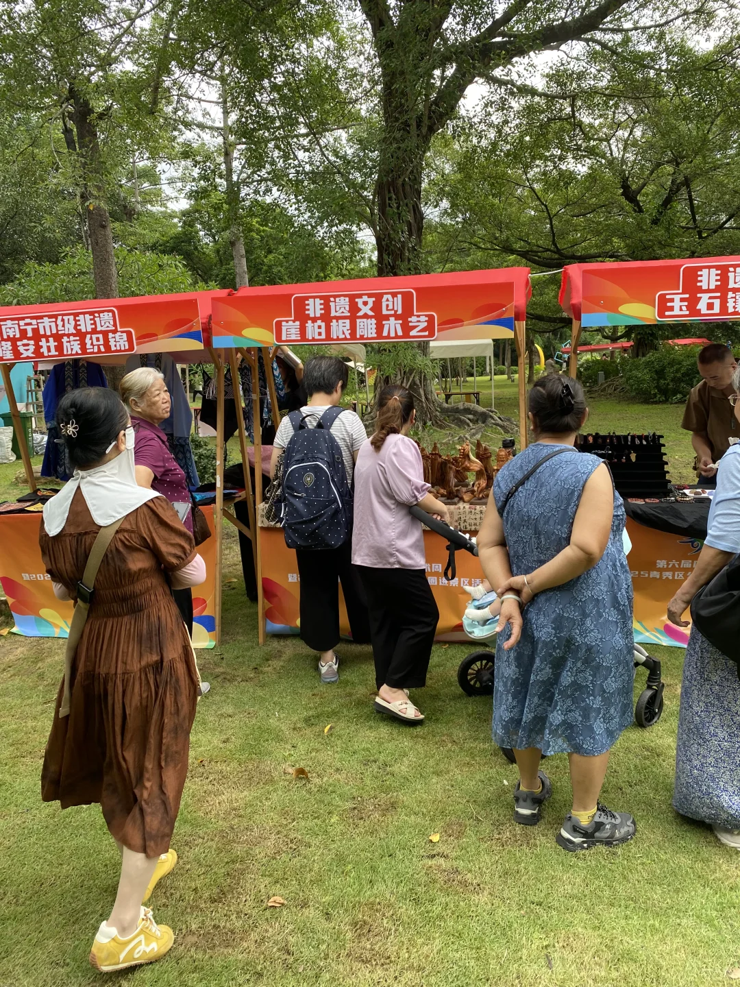 挤满人，感谢南宁非遗文化市集举办方。