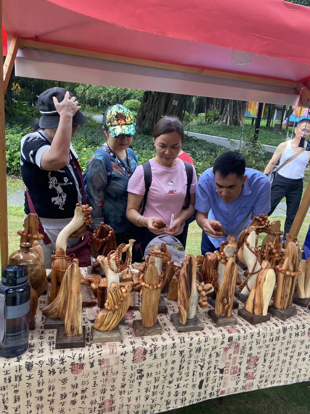 挤满人，感谢南宁非遗文化市集举办方。