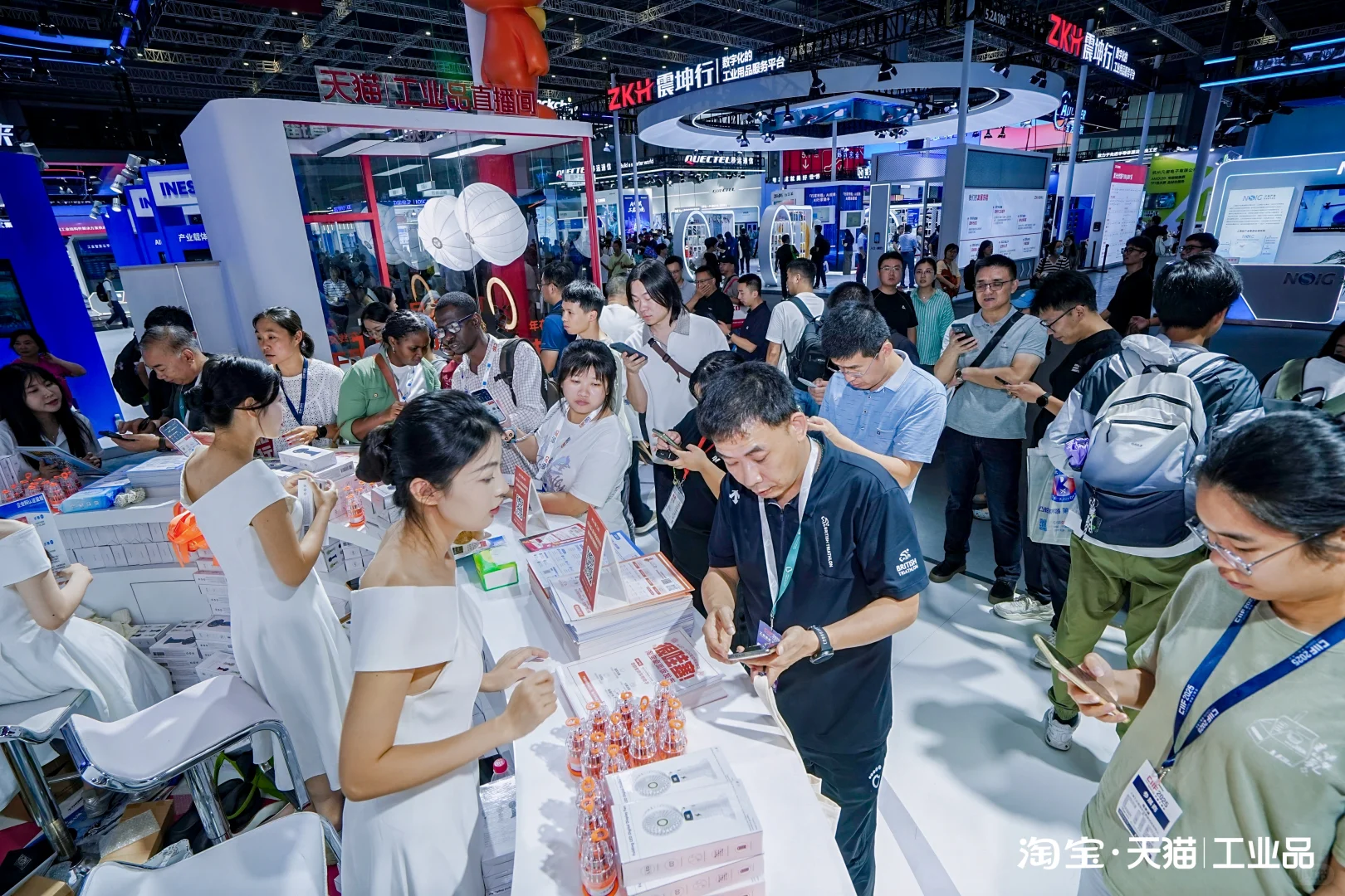 工博会现场，TB?企业购展台福利多多！