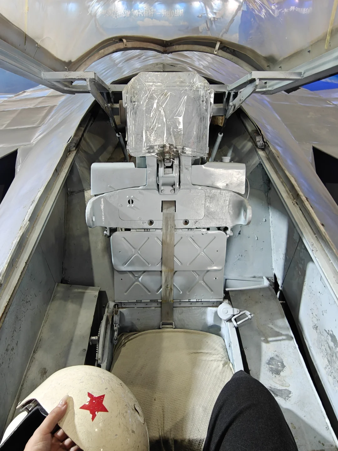 北京国防展:不敢想象,我真的登上了歼20!