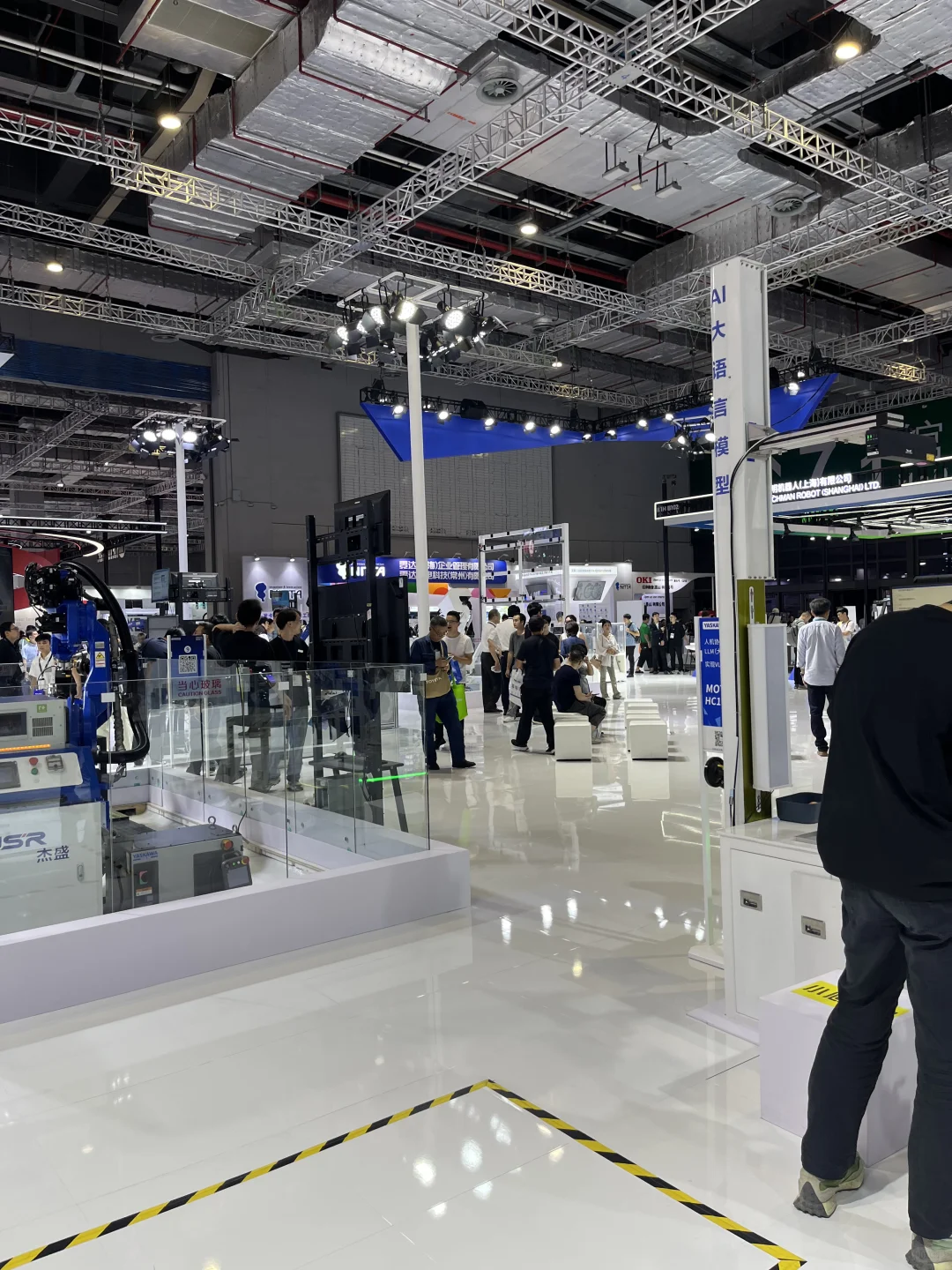 TOB工博会。逛了三天。累了。讲不动了。