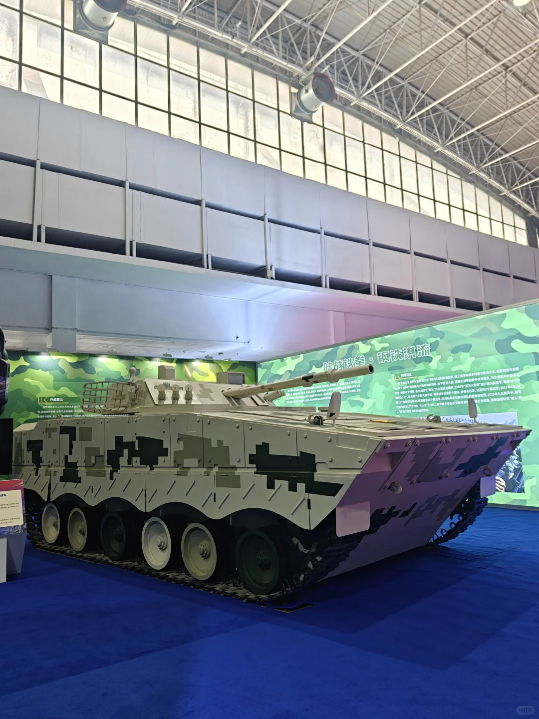 北京国防展:不敢想象,我真的登上了歼20!