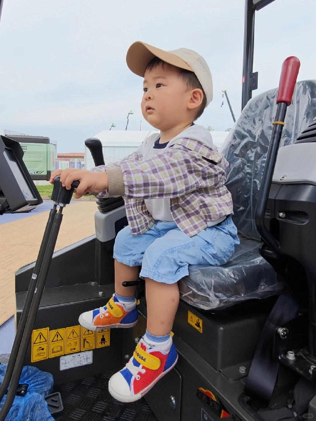 2岁男孩的挖机奔现，26日儿童场快冲！