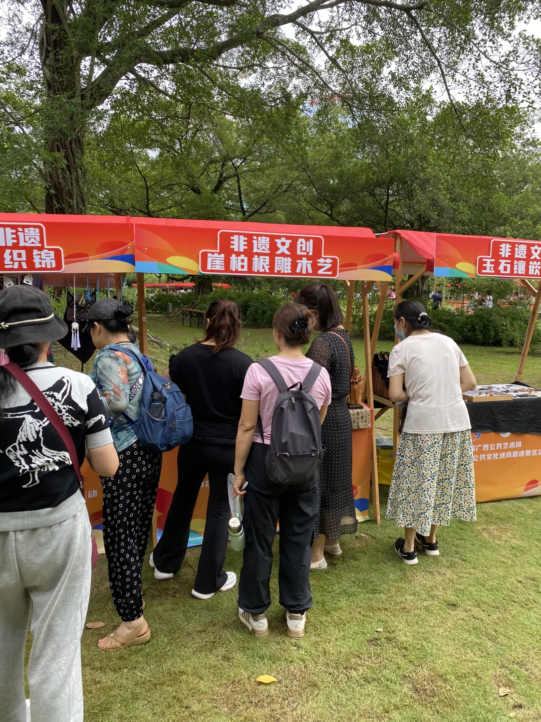 挤满人，感谢南宁非遗文化市集举办方。