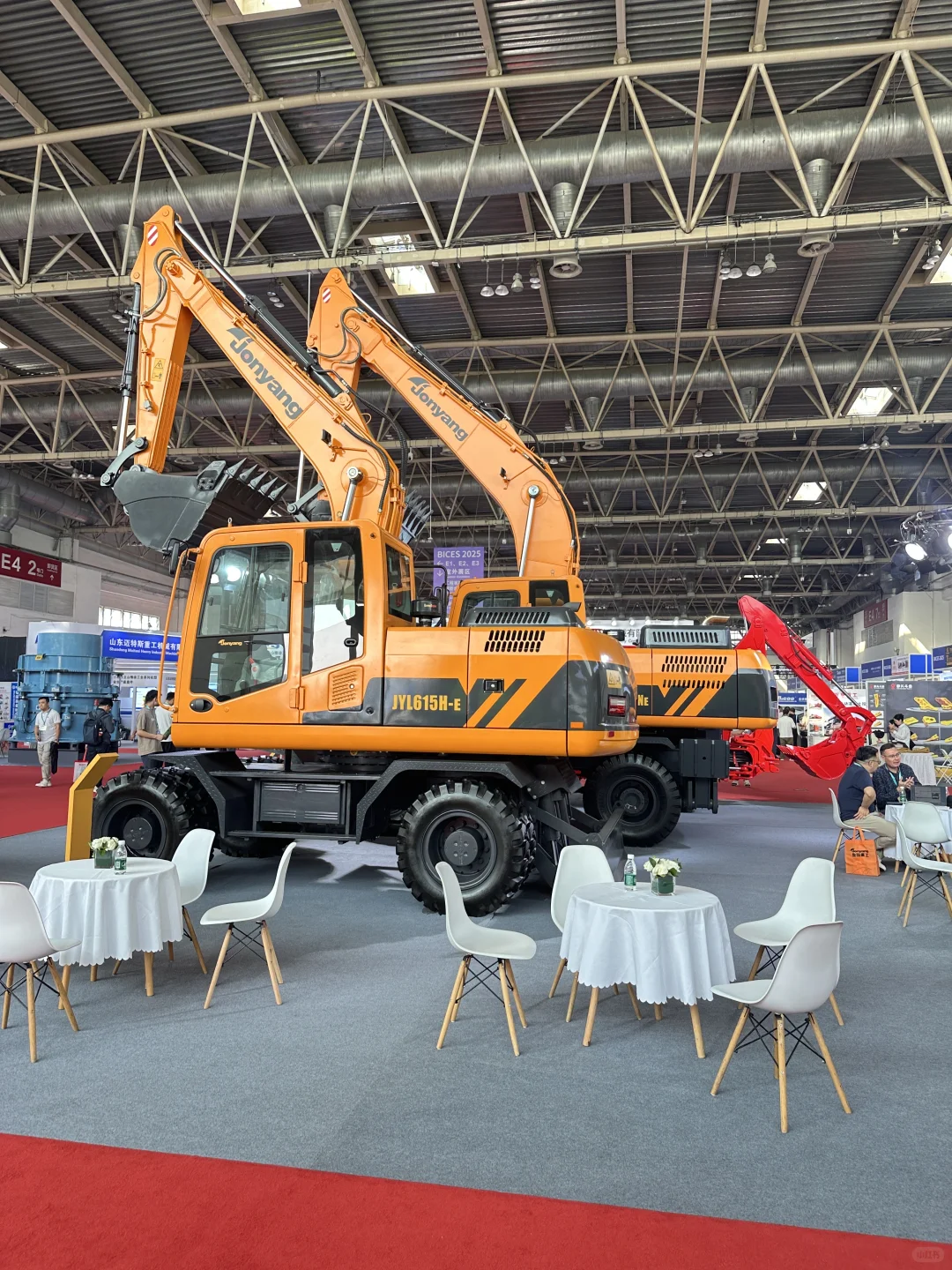 去机械展，其实很方便❗️爱挖机的孩子们冲