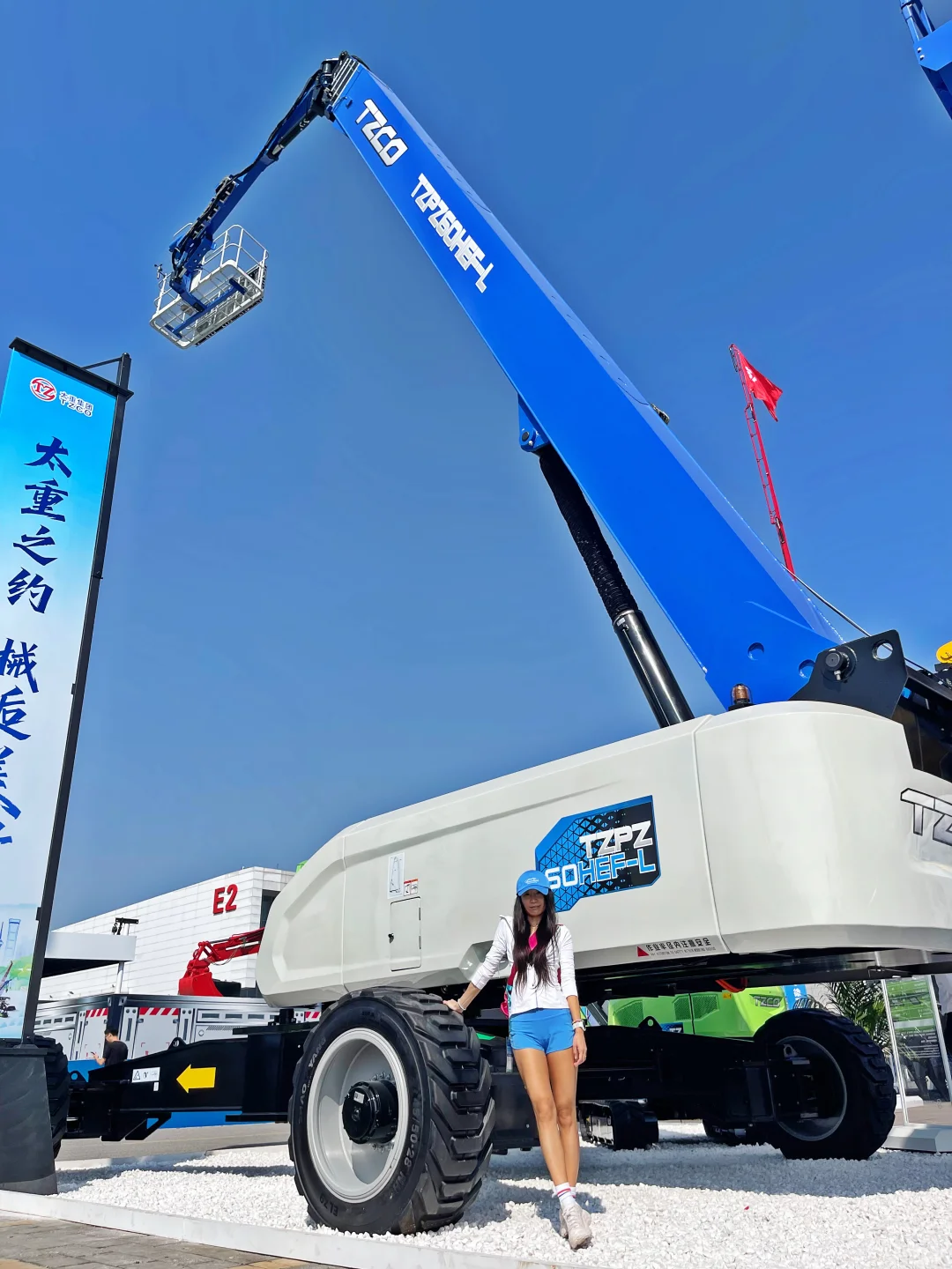 ber 你去工程机械展看什么？当然是看热闹！