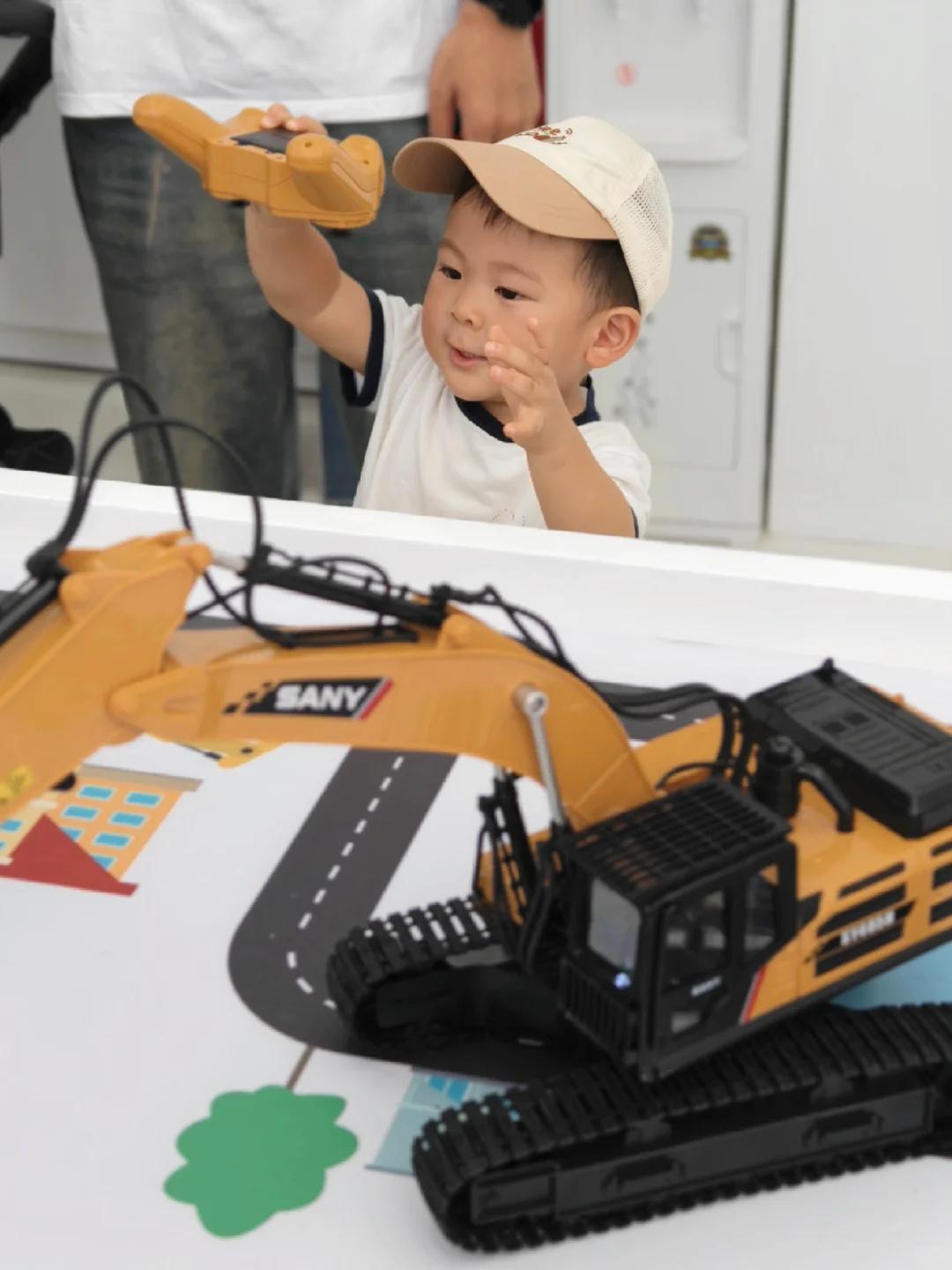 2岁男孩的挖机奔现，26日儿童场快冲！