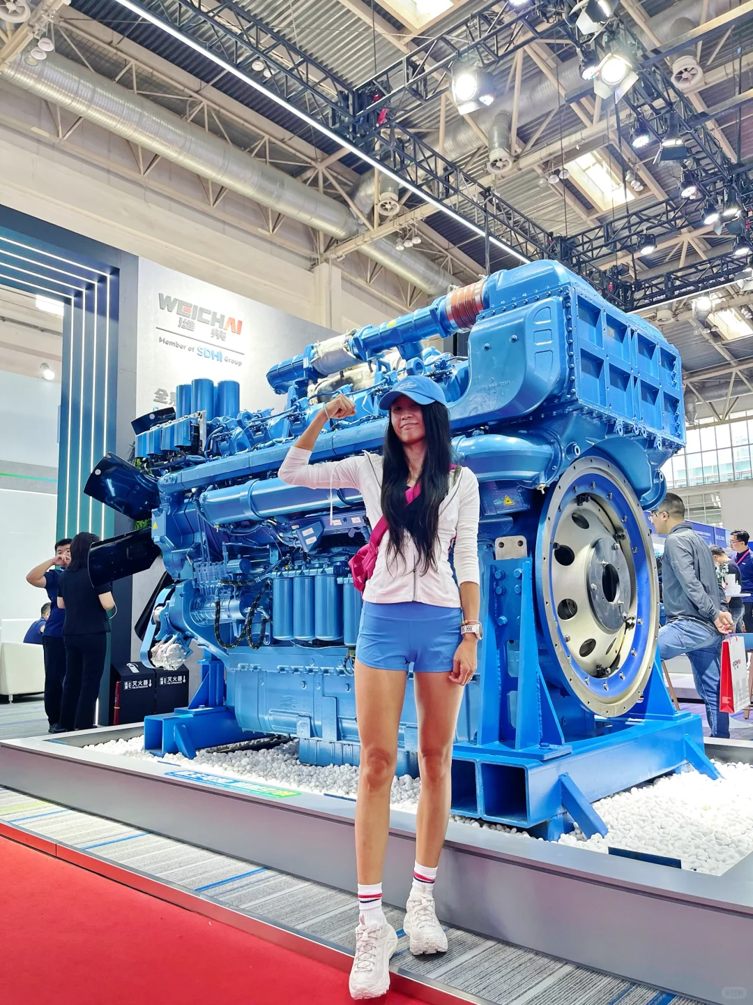 ber 你去工程机械展看什么？当然是看热闹！