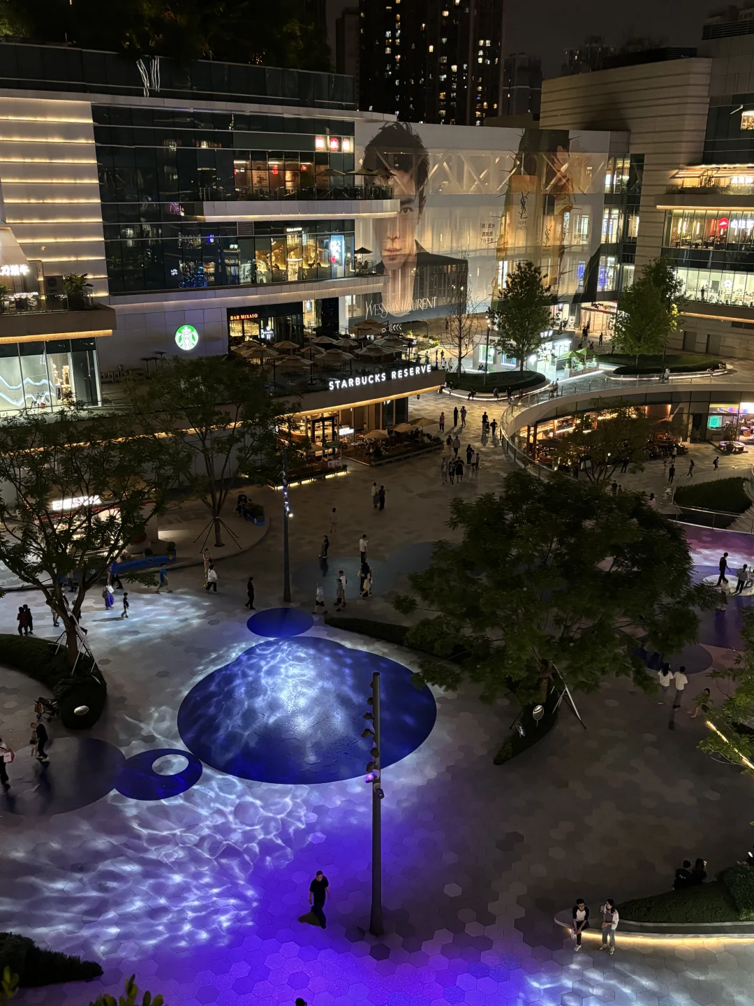 成都万象城是要考研吗。。。好魔幻?。。。