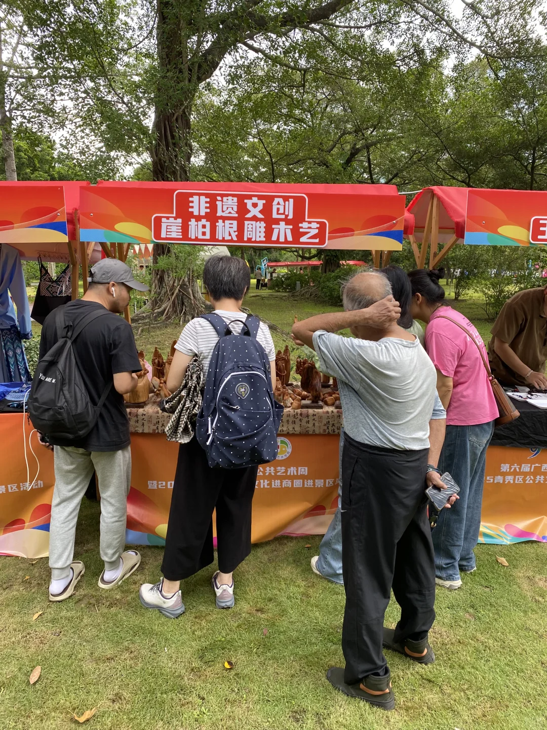 挤满人，感谢南宁非遗文化市集举办方。