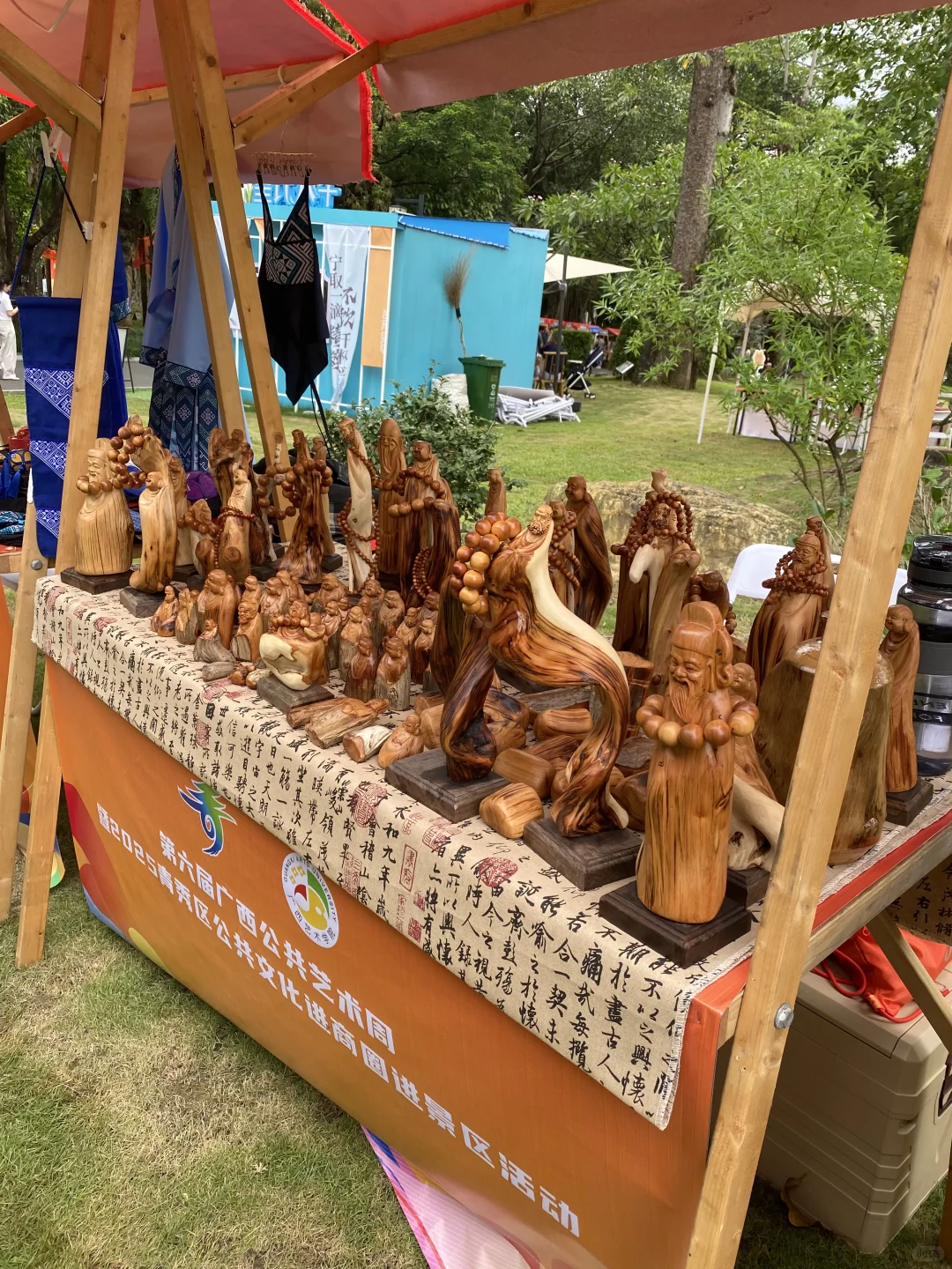 挤满人，感谢南宁非遗文化市集举办方。