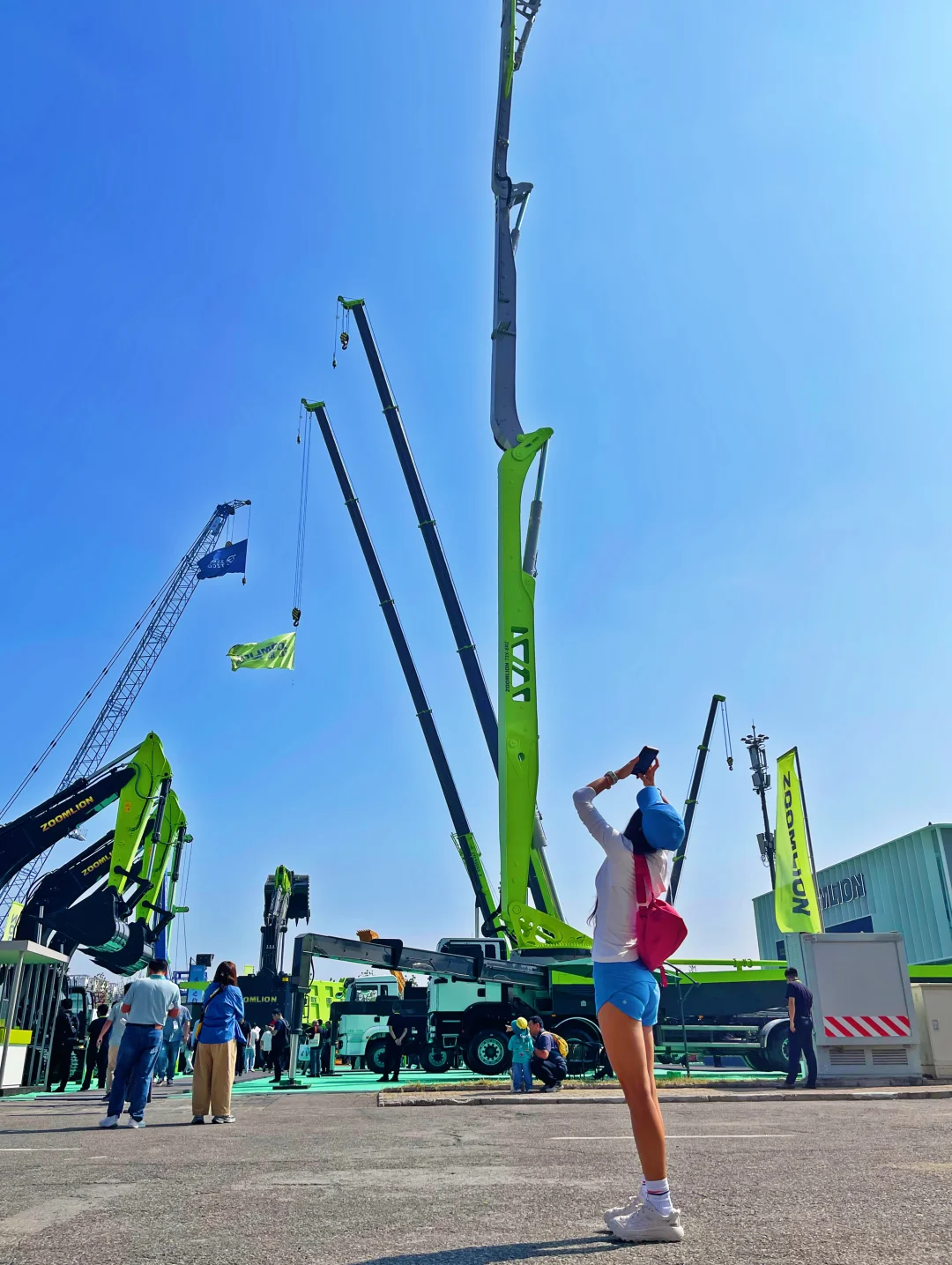 ber 你去工程机械展看什么？当然是看热闹！