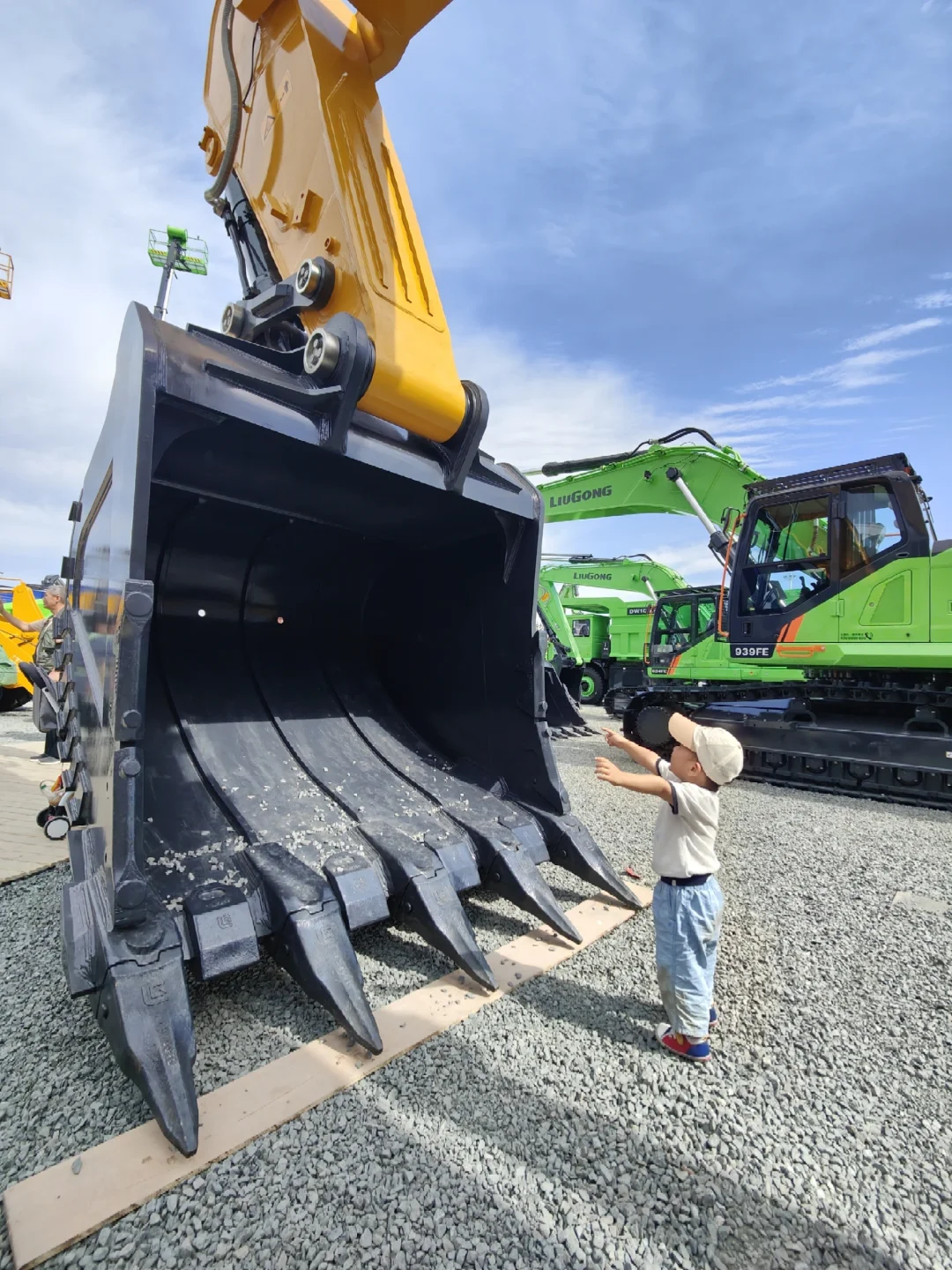 2岁男孩的挖机奔现，26日儿童场快冲！