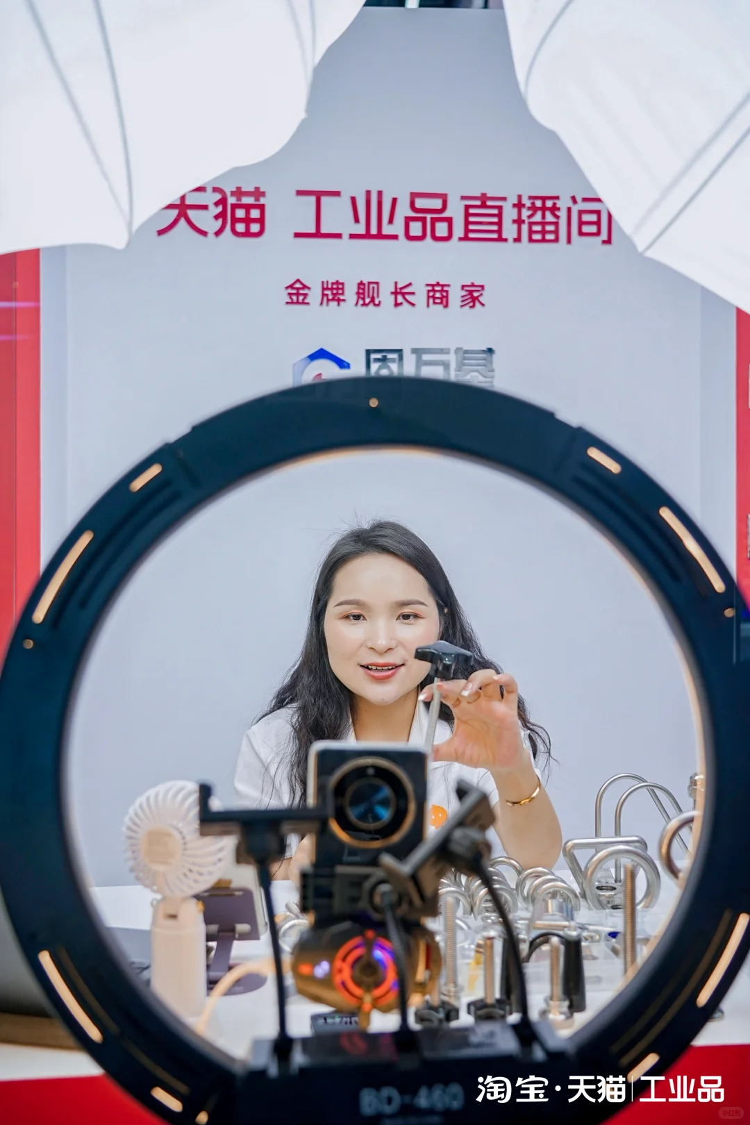 工博会现场，TB?企业购展台福利多多！