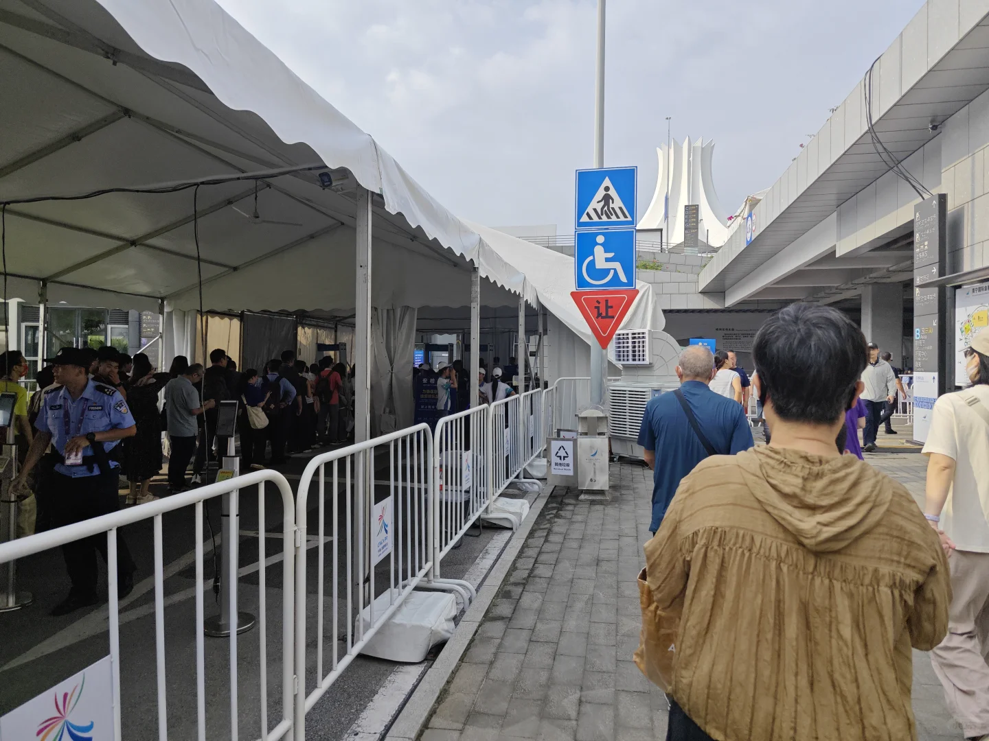 就真的没人吐槽东盟博览会的安检吗。。。