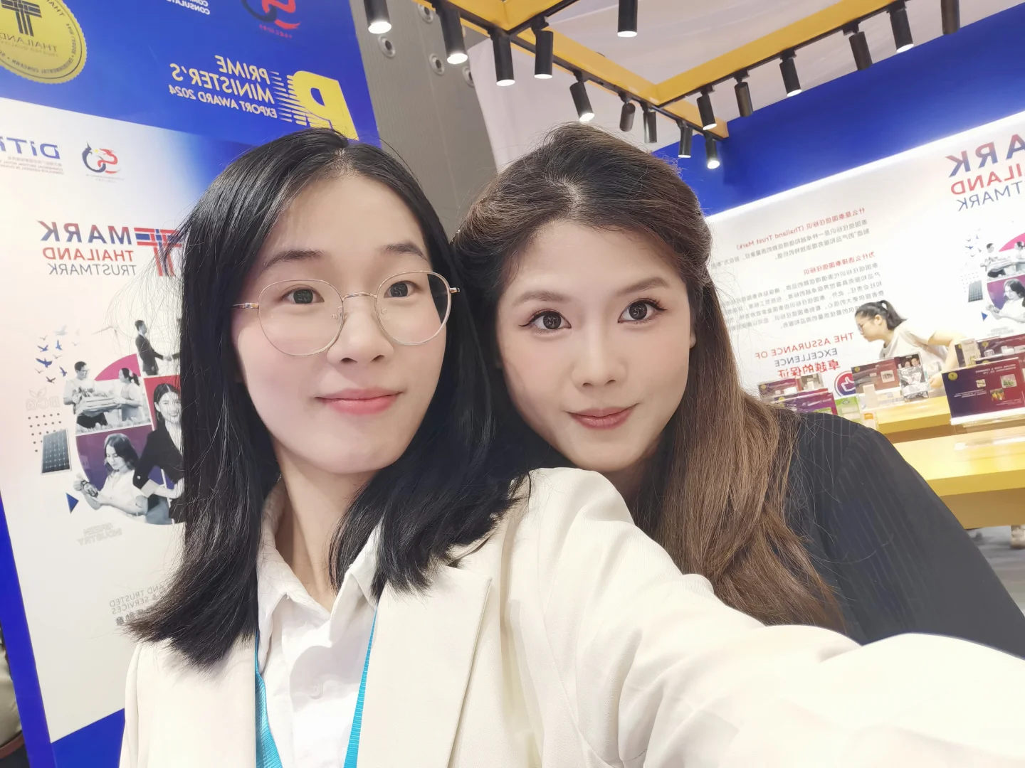 00后女生勇创广交会???