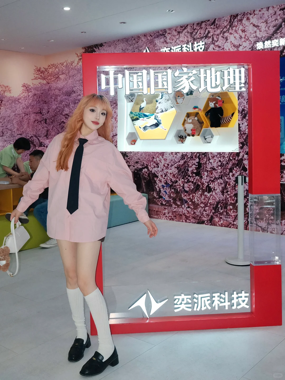 笑不活了！我在车展上拍到“天津之眼”了！