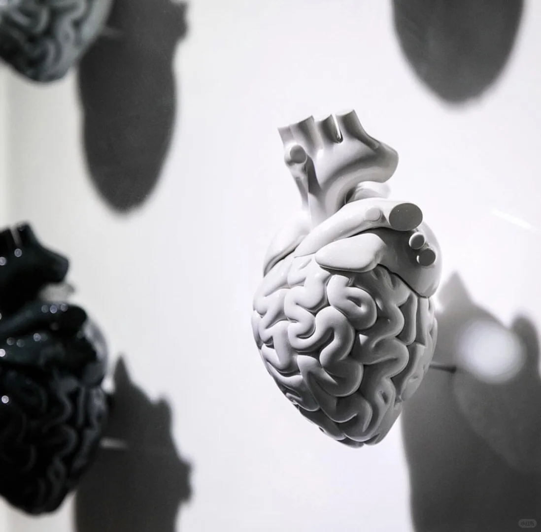 《神经与符号：Emilio 的艺术世界》