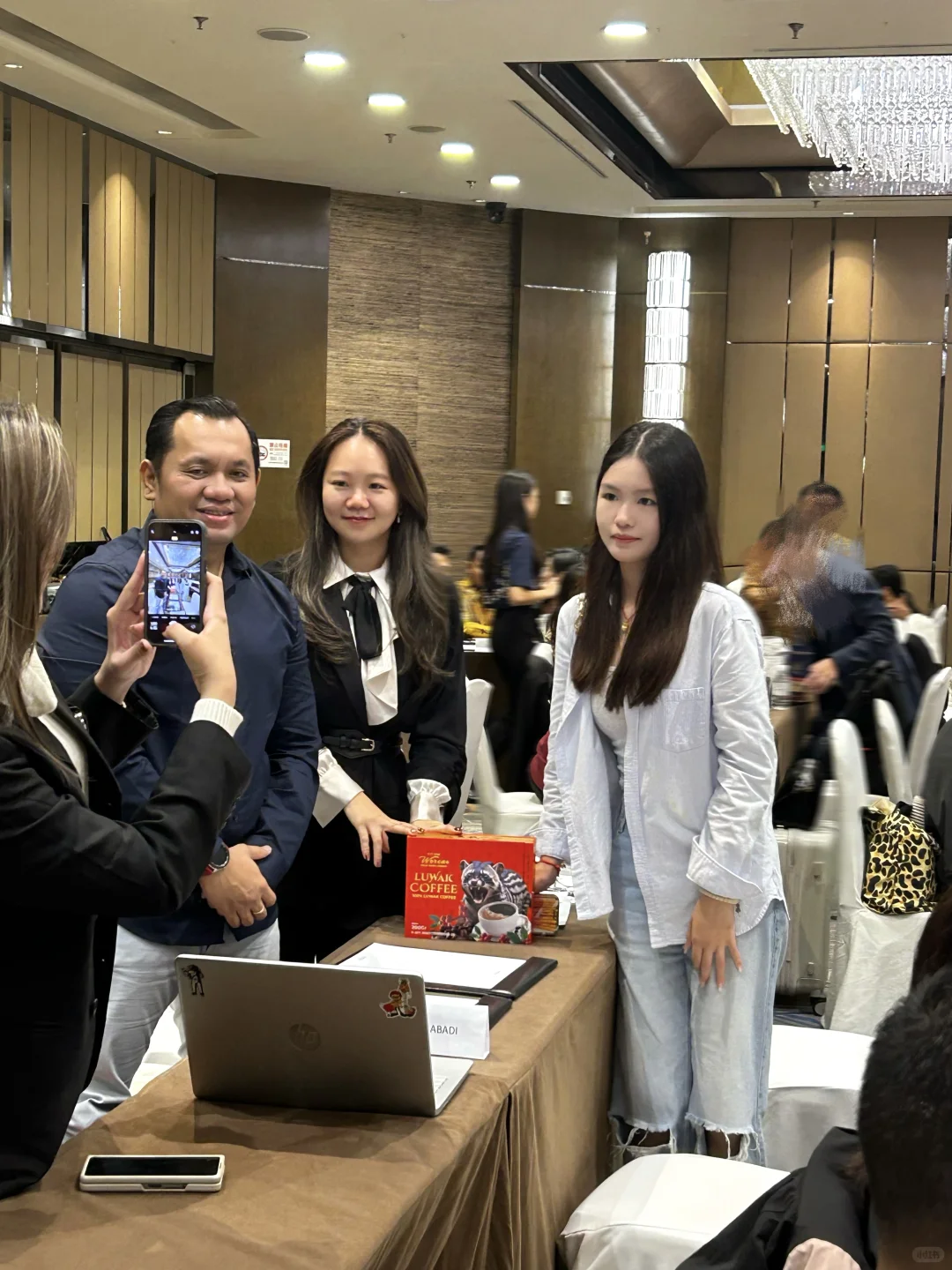 小小民办二本英专生勇闯印尼商务洽谈会！！