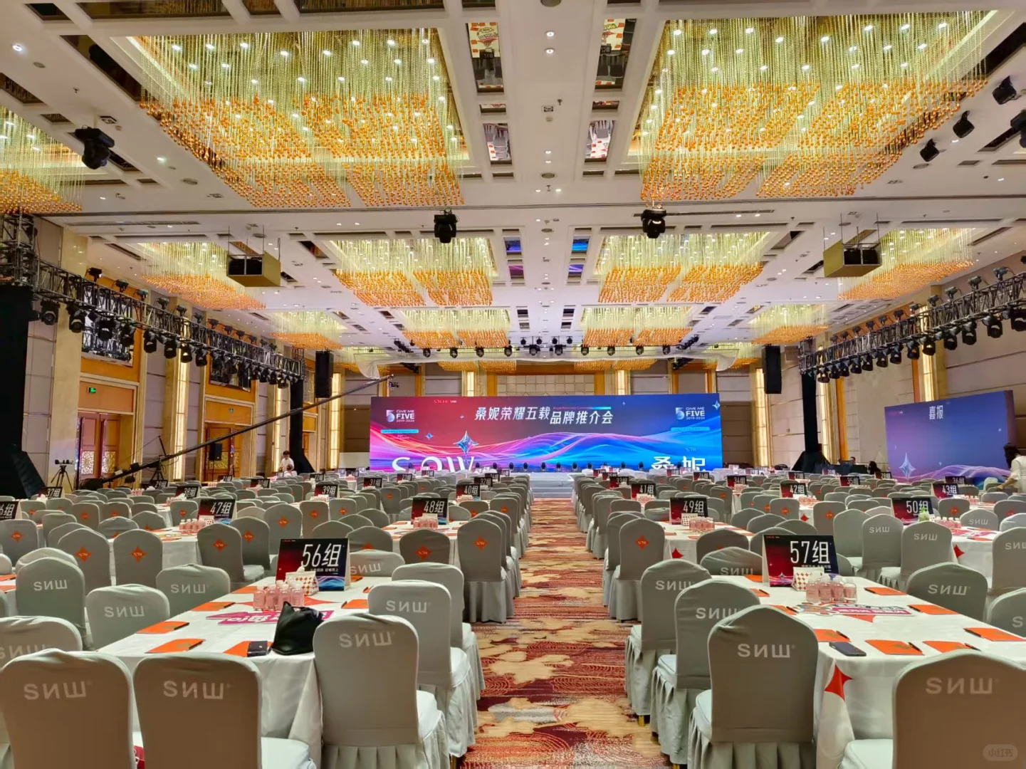 这样的会议谁不爱呢?会议室真的太震撼了