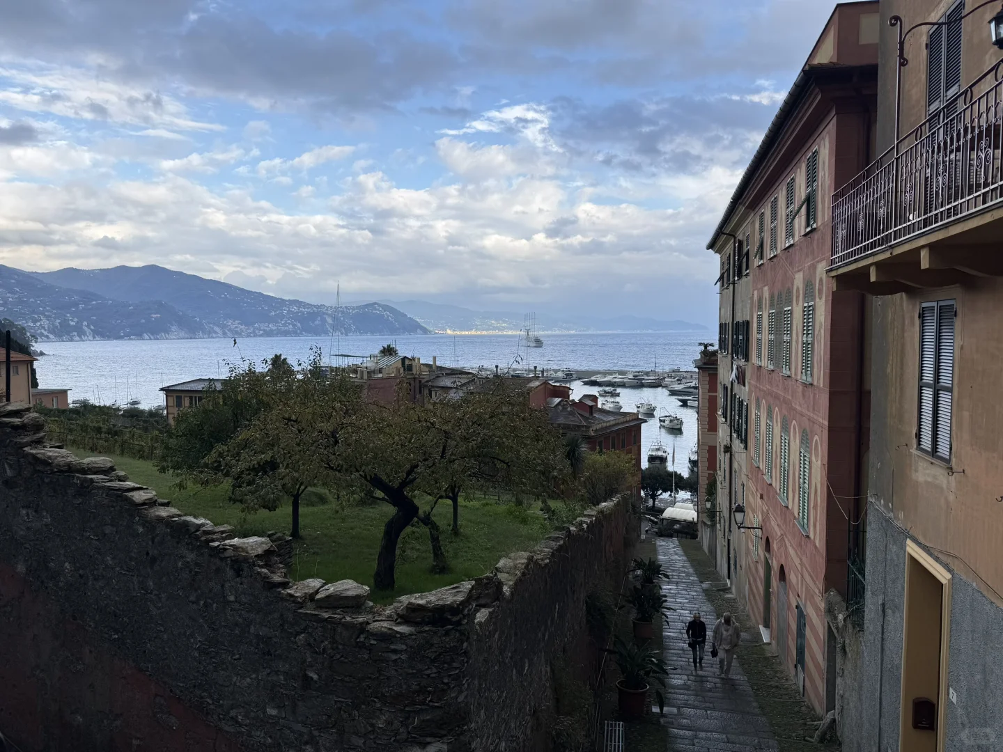 L'Elisir d'Amore 十月, 爱的灵药