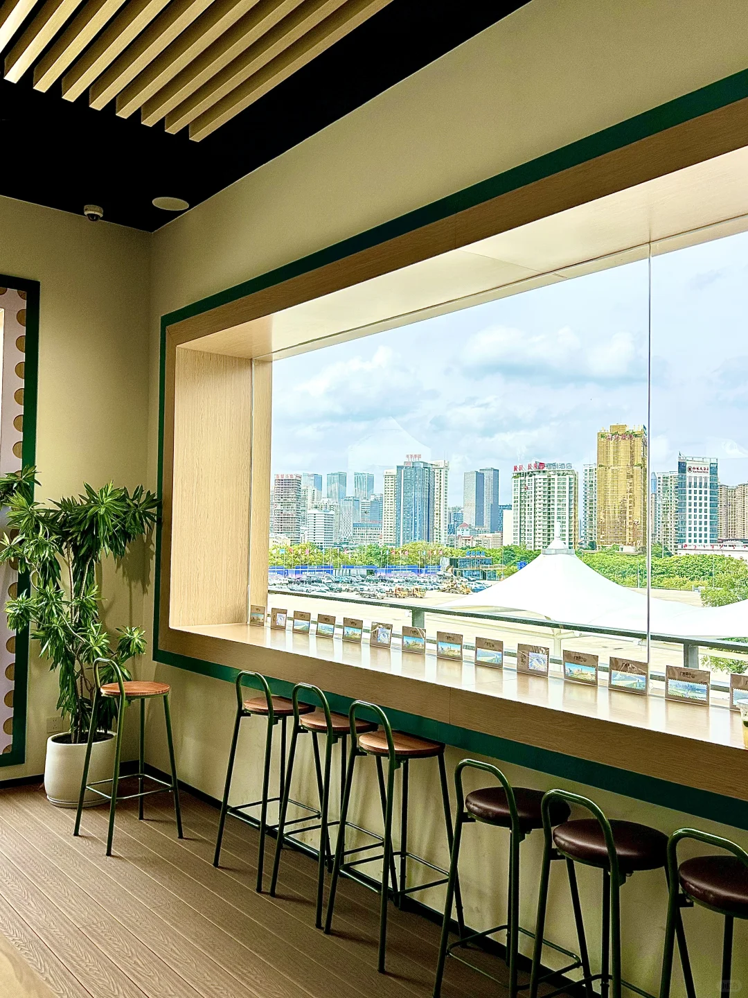 会展C位咖啡店～ 好喝好看能晒圈 ！