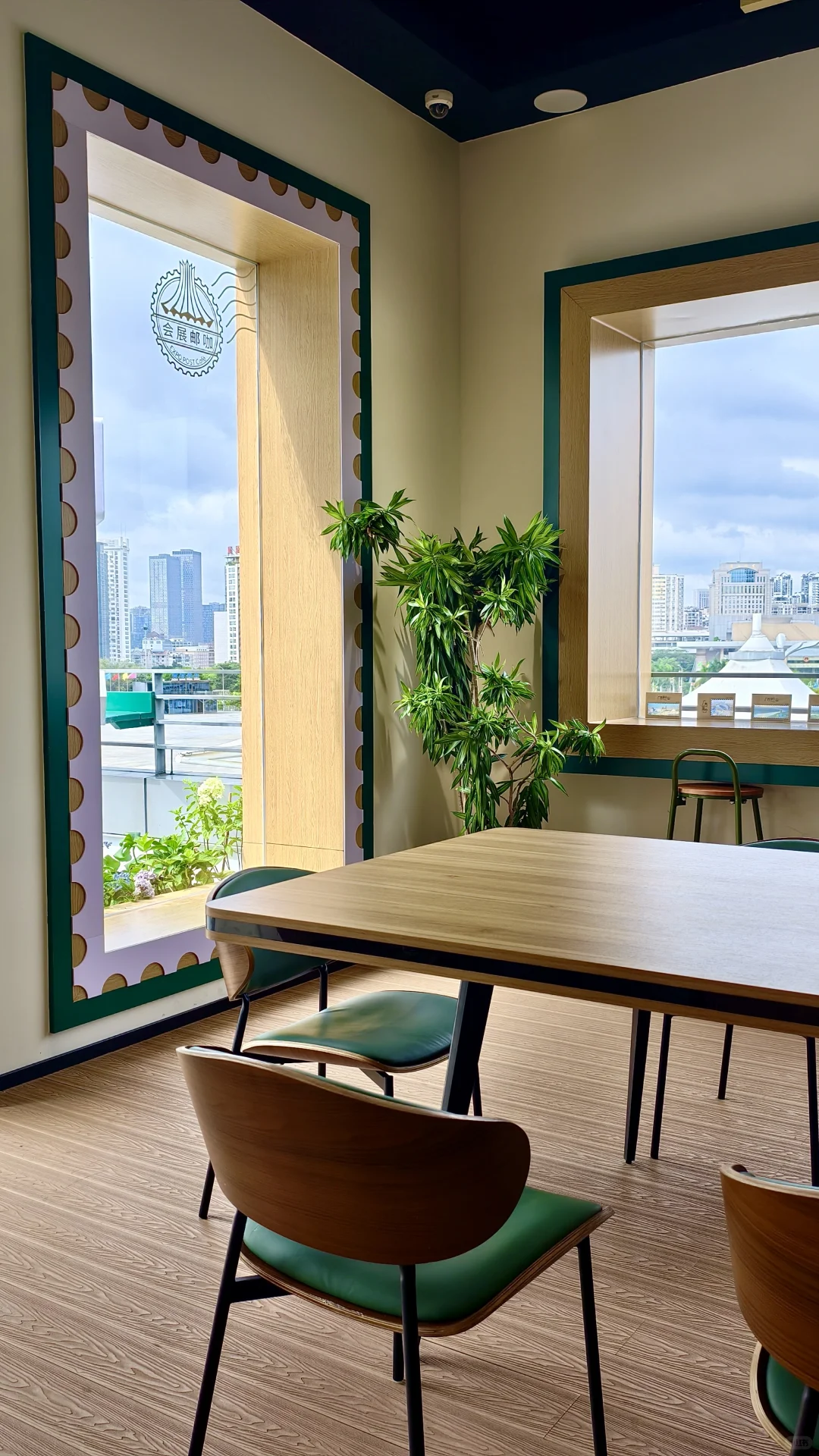 会展C位咖啡店～ 好喝好看能晒圈 ！