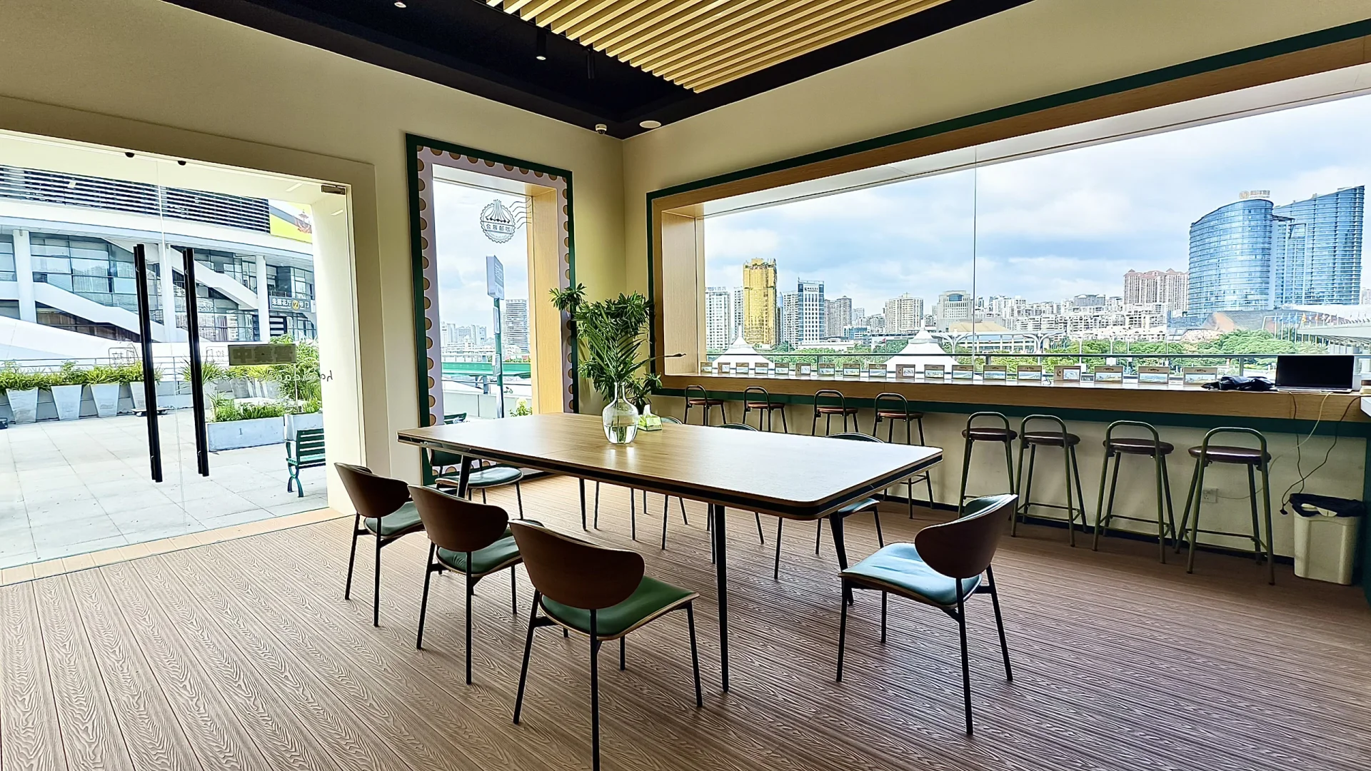 会展C位咖啡店～ 好喝好看能晒圈 ！