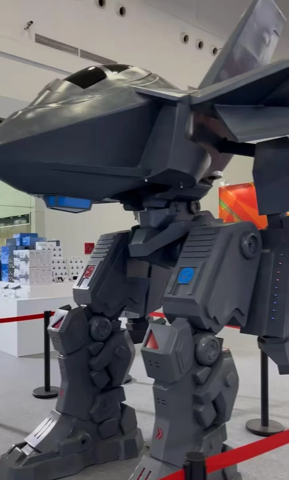 歼-35战机机甲重磅亮相