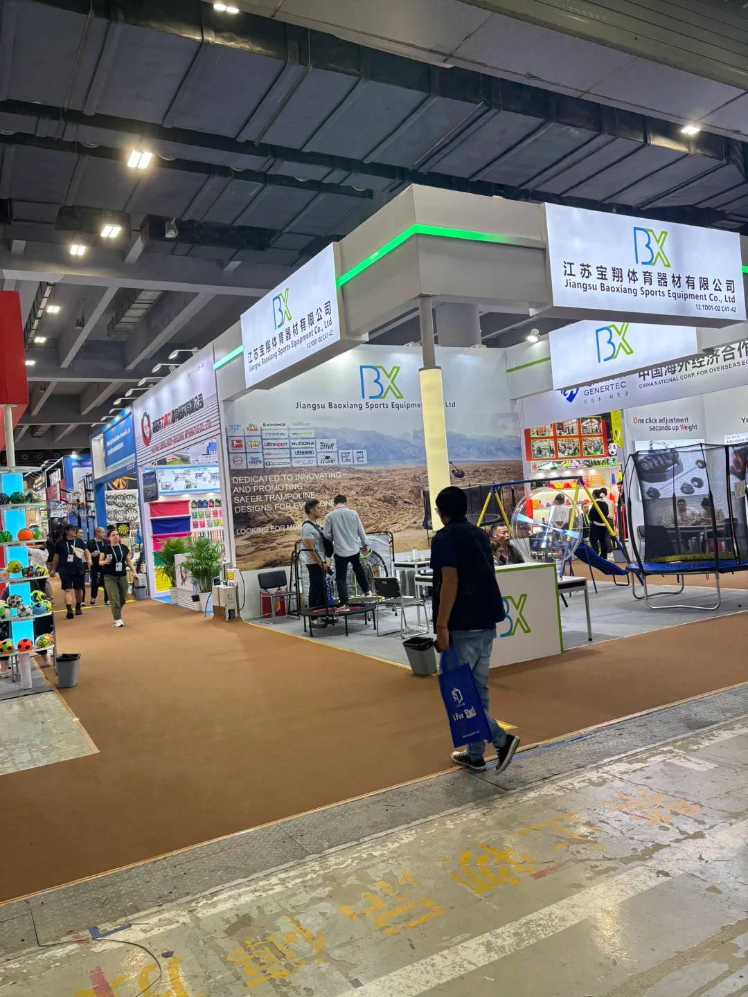 广交会三期走访感受： 客商还是挺多的