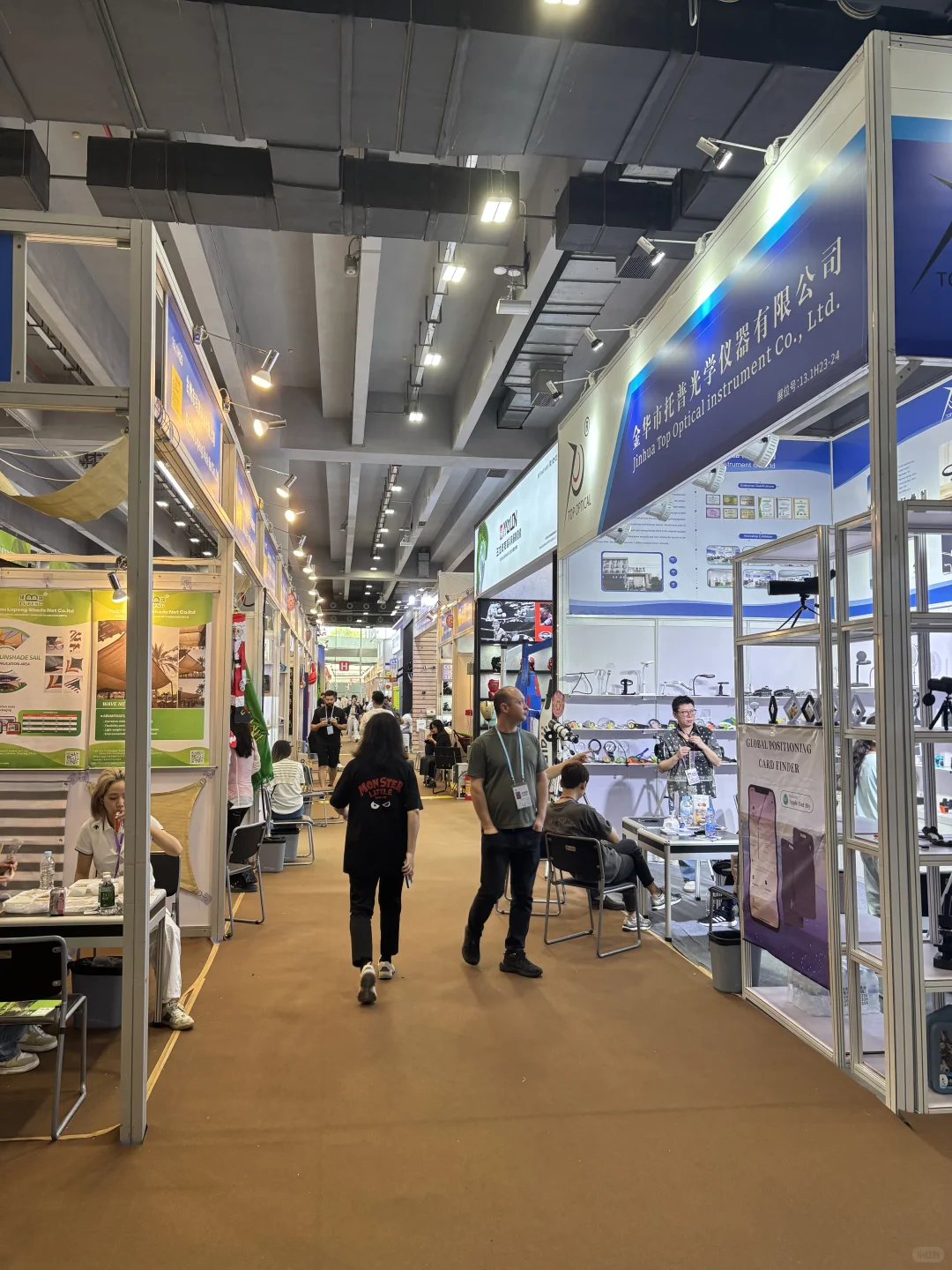 广交会三期走访感受： 客商还是挺多的