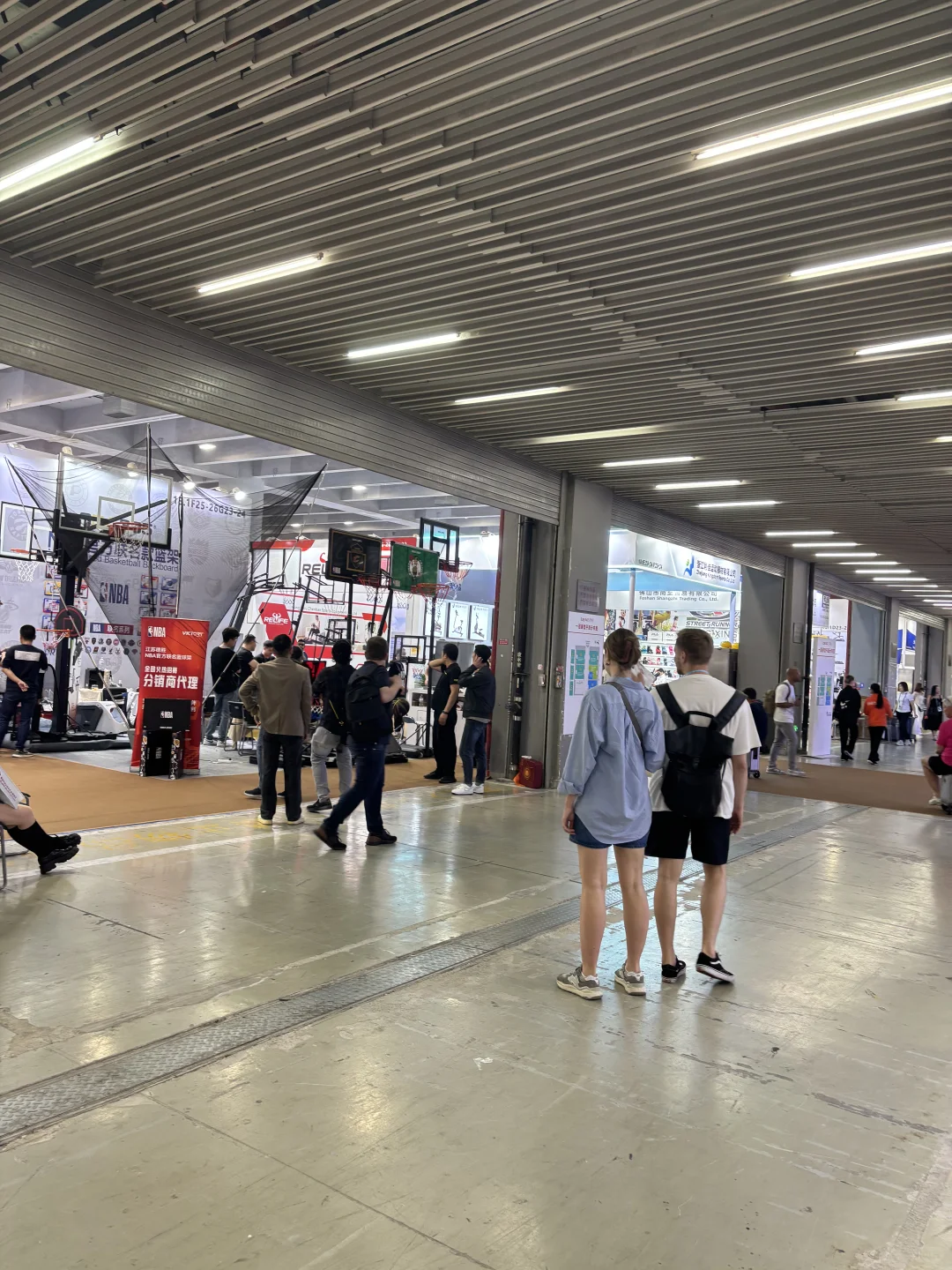 广交会三期走访感受： 客商还是挺多的